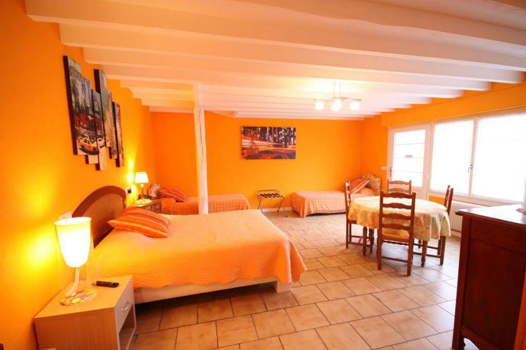 Aux Tauzins Hotel Montfort-en-Chalosse Exterior foto