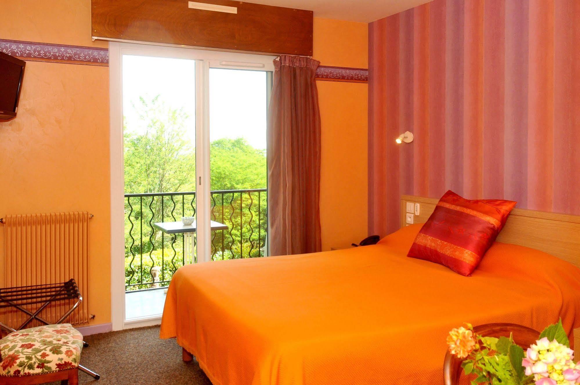 Aux Tauzins Hotel Montfort-en-Chalosse Exterior foto