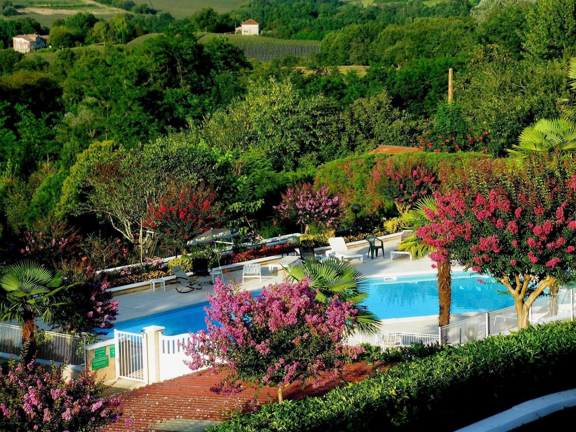 Aux Tauzins Hotel Montfort-en-Chalosse Exterior foto